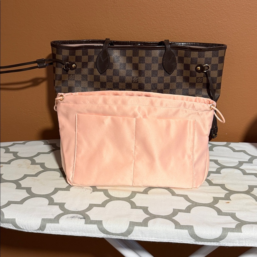 Louis Vuitton Damier Ebene Tote - Picture 10 of 10